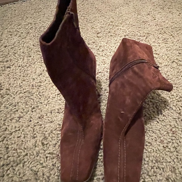 Bandolino size 9 suede boot with heel - Picture 2 of 5